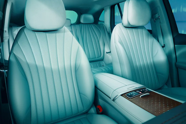 Мультиконтурные водительские сиденья и переднего пассажира с функцией массажа Mercedes-Benz EQE SUV