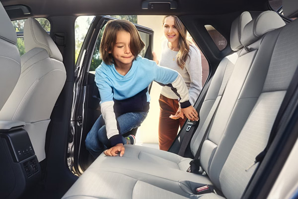 Дизайн інтер'єру Toyota BZ4X