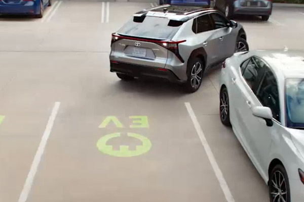 Система Advanced Park Toyota BZ4X